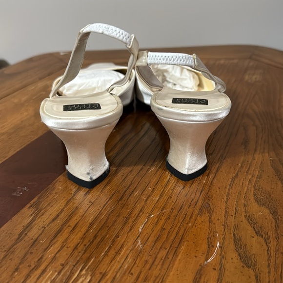 ⭐️ Anne Klein Satin Heels - Picture 2 of 4